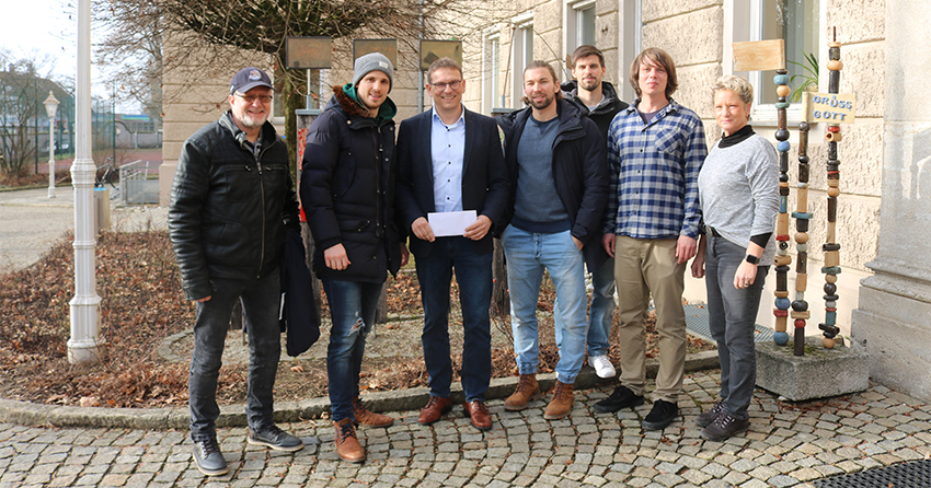 Gruppenfoto vor dem Bildungszentrum St. Wolfgang