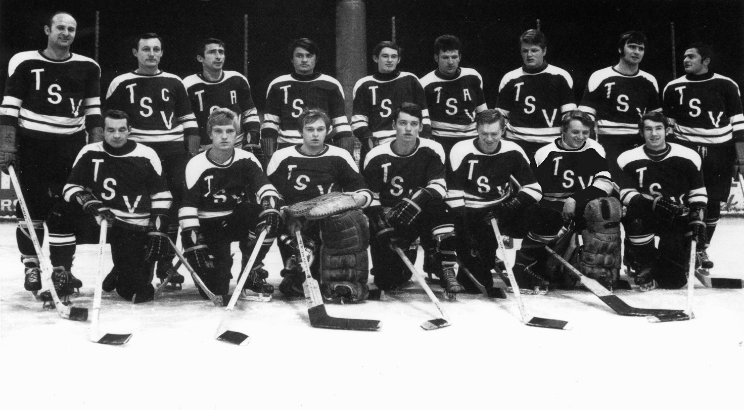 Gruppenfoto mit den Spielern der Straubing Tigers von 1969