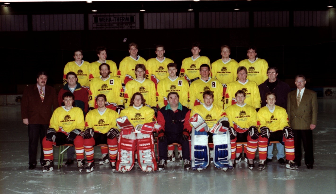 Gruppenfoto mit den Spielern der Straubing Tigers von 1992